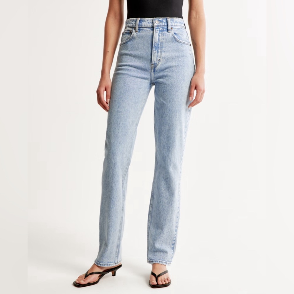 Abercrombie & Fitch Light Wash Straight Leg Women’s Jeans